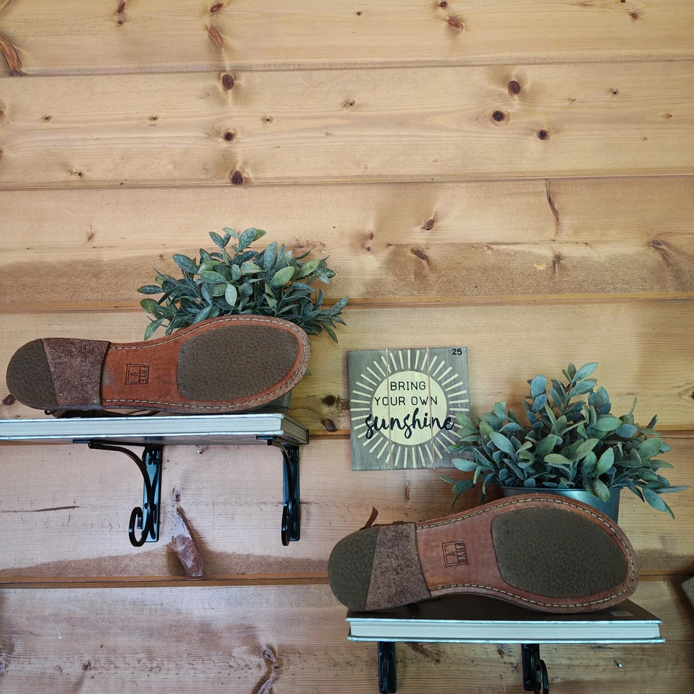 Frye Kayla Brown Leather TStrap Studded Thong Sandals Boho Designer Shoe Sz 10 B